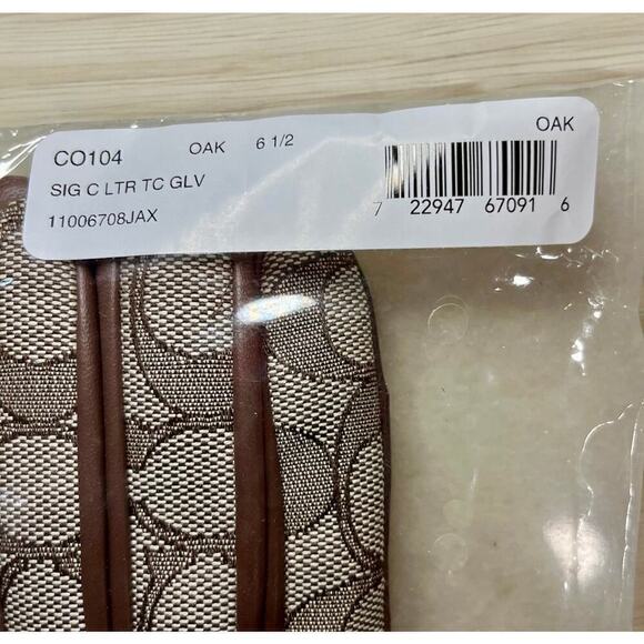 New With Tags Coach CO104 Signature Jacquard and Leather Tech Gloves Size - 6 ½ - Picture 3 of 4